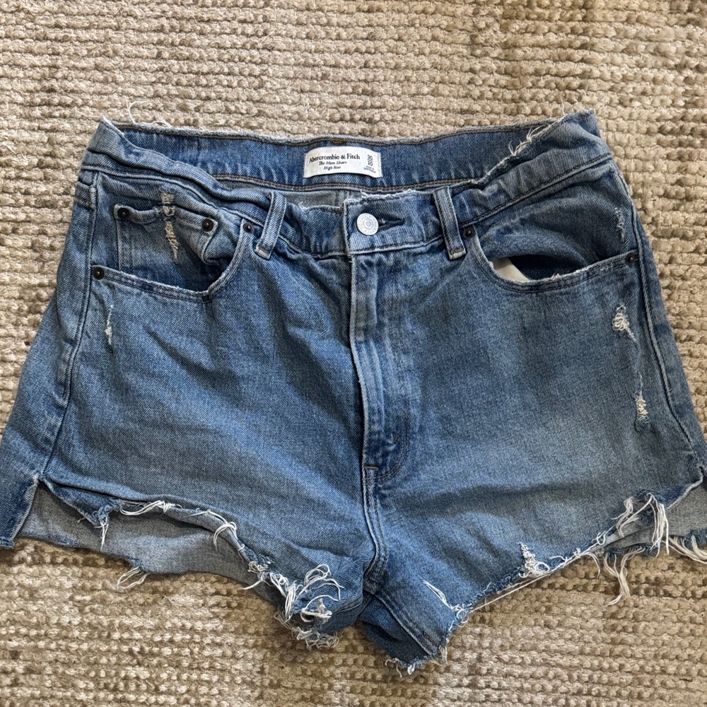 Abercrombie high rise mom Shorts